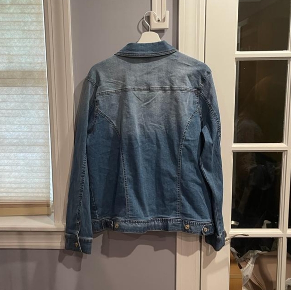 NWOT! Denim button down collared Jacket - Picture 7 of 7